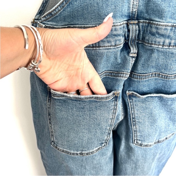 🍑 Universal Thread High-Rise Raw Hem Taper Denim Cropped Overalls Size 2 / 26 - Picture 9 of 15